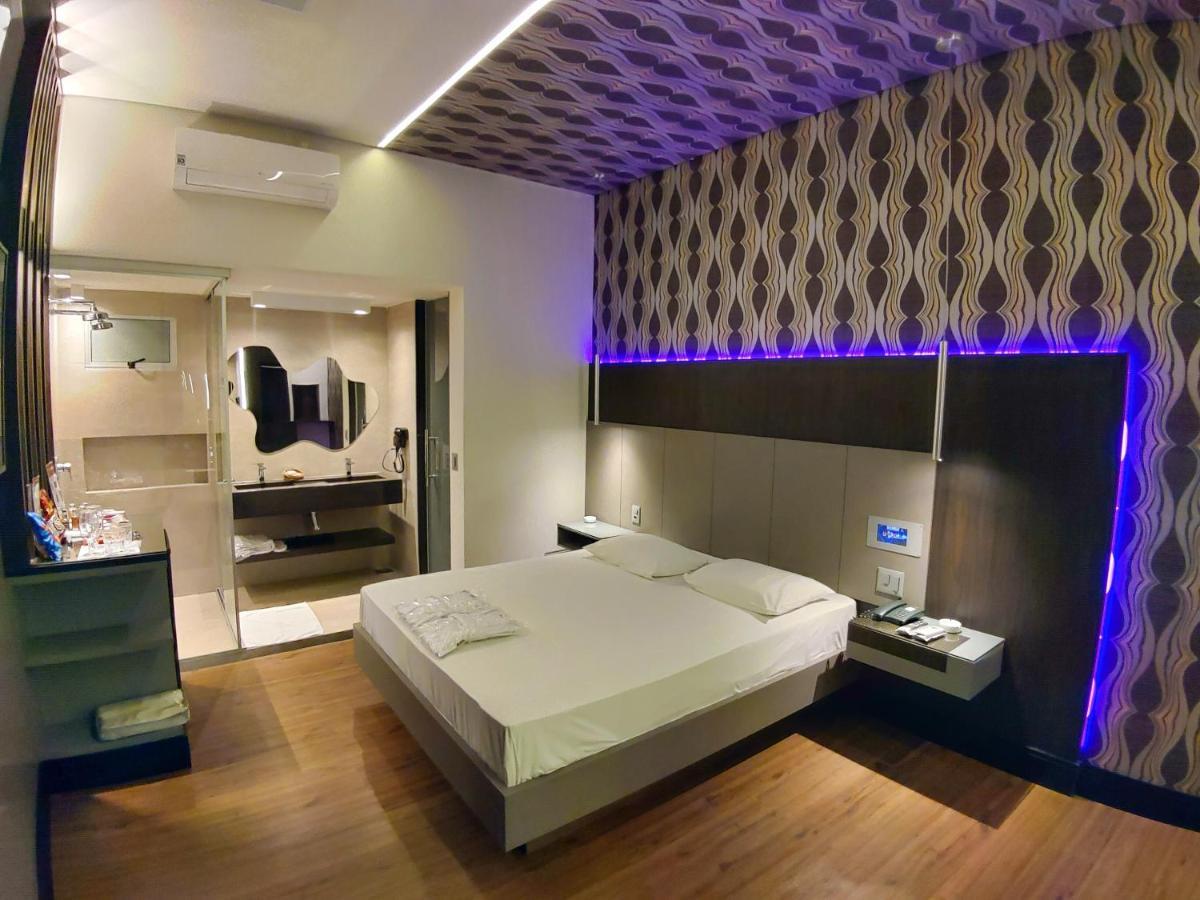 Motel Dallas เบโลโอรีซอนชี ภายนอก รูปภาพ