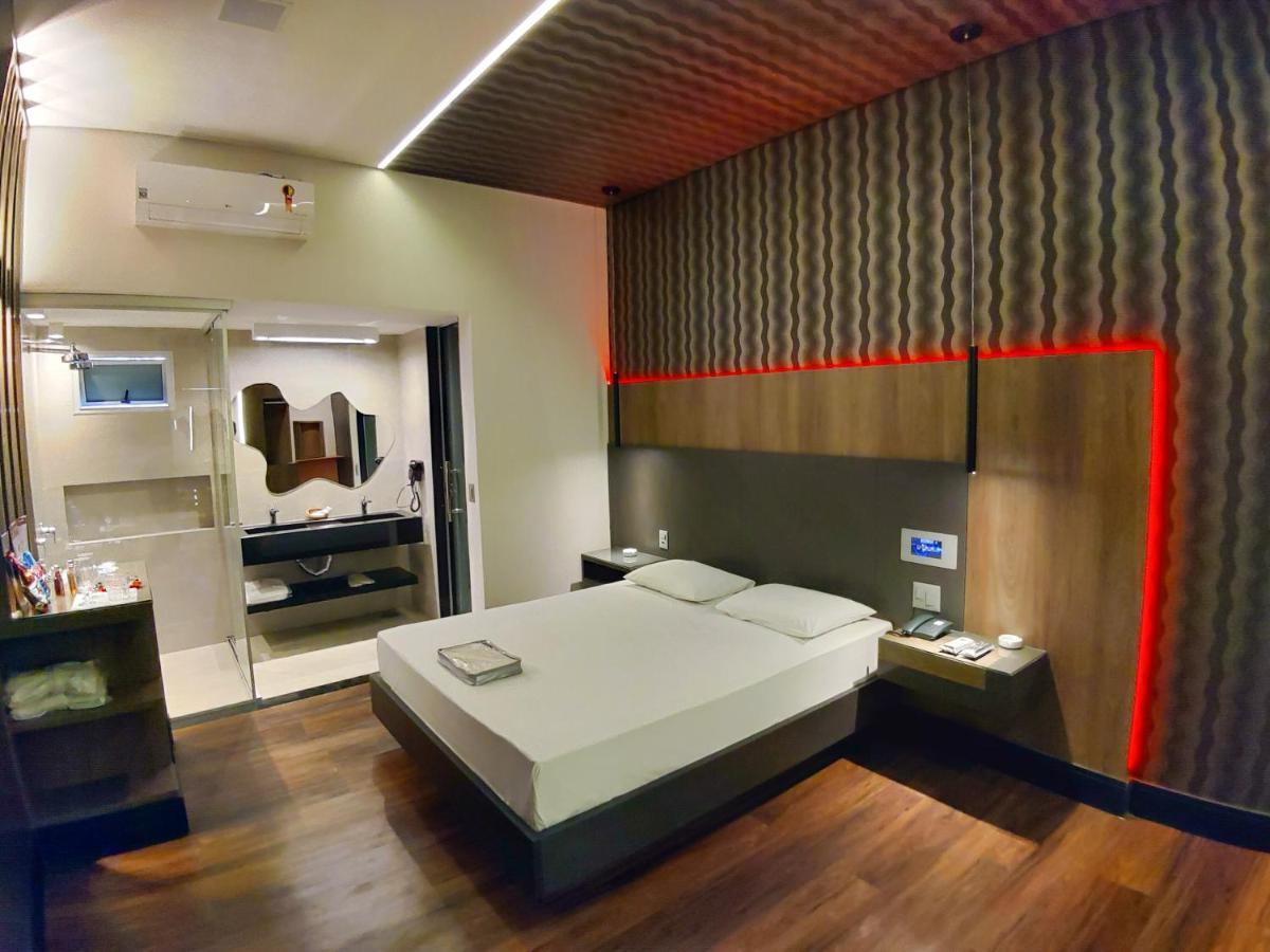 Motel Dallas เบโลโอรีซอนชี ภายนอก รูปภาพ