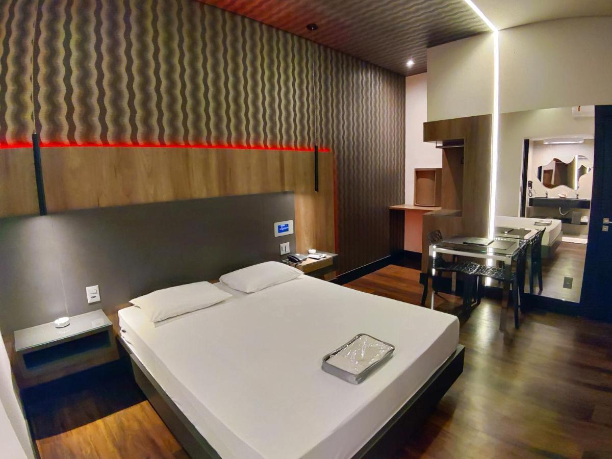 Motel Dallas เบโลโอรีซอนชี ภายนอก รูปภาพ