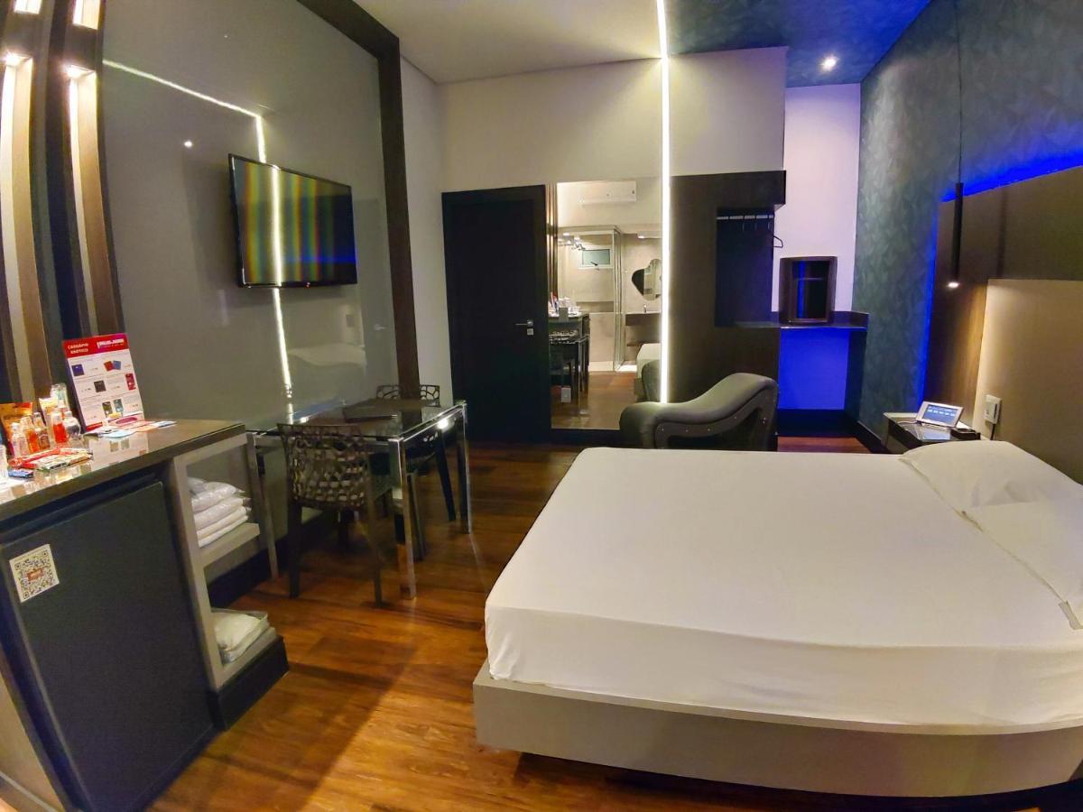 Motel Dallas เบโลโอรีซอนชี ภายนอก รูปภาพ
